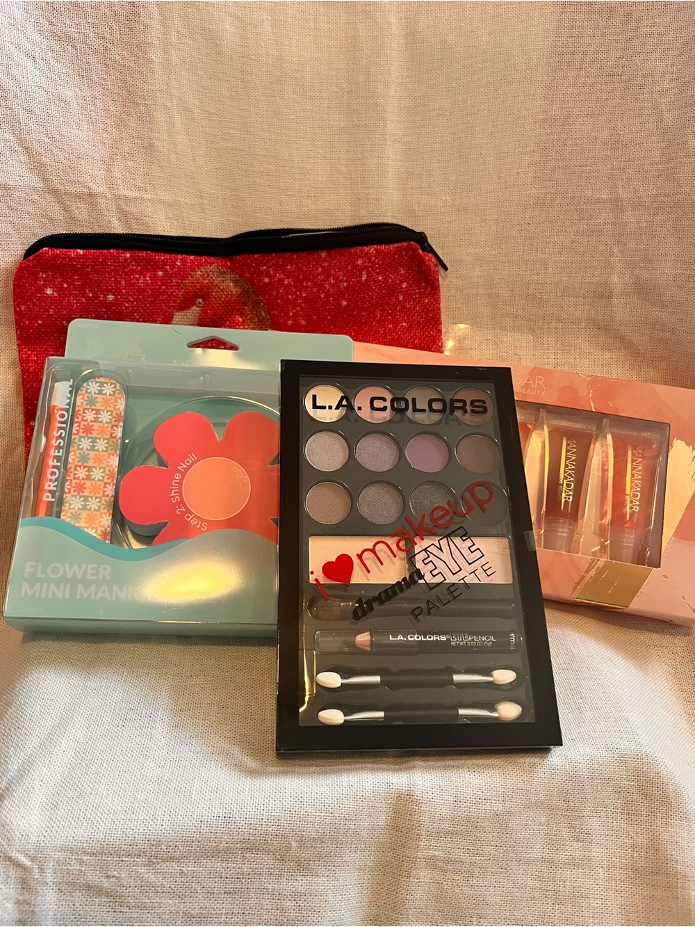 L.A. Colors Purple Eyeshadow Palette - Bold Eye Makeup Bundle - Picture 1 of 7